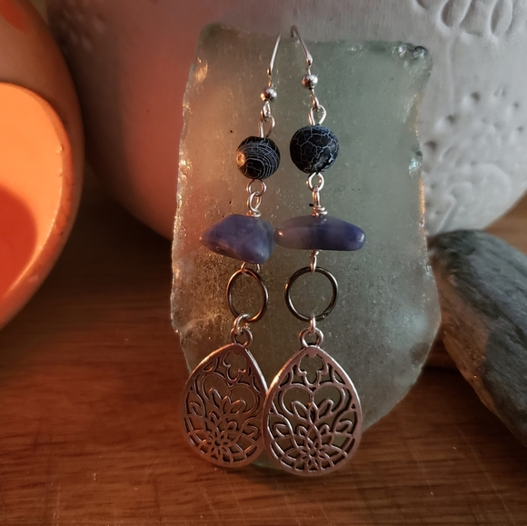 Simple & Zen Clay Oil Diffuser & Natural Stone Earrings - Picture 2 of 4